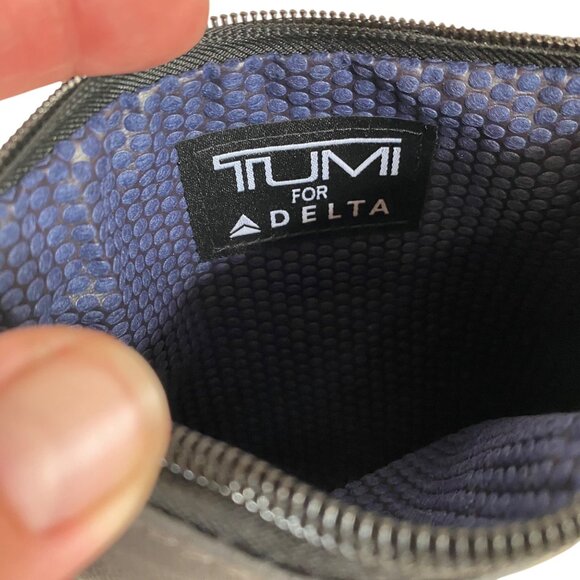 Tumi For Delta Black Travel Pouch With Zipper Closure & Textured Finish - Picture 3 of 5